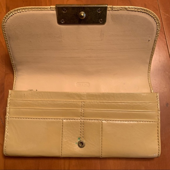Coach patent leather wallet in nude - Picture 4 of 14